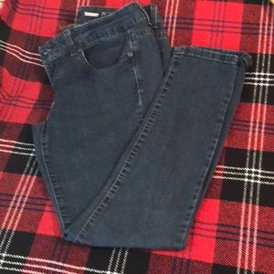 GUC. SONOMA SKINNY JEANS SIZE 4